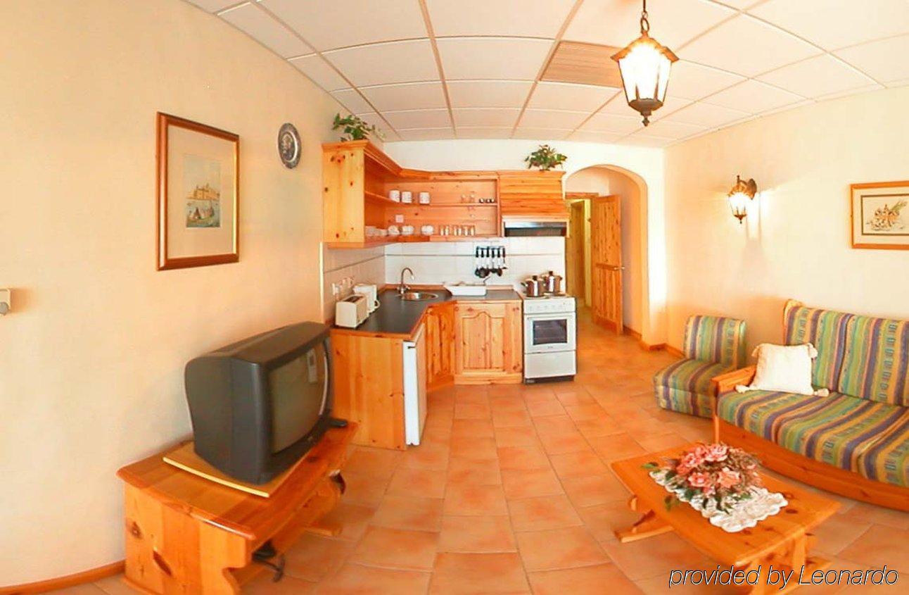 The Mediterranea Hotel & Suites St. Paul's Bay Rum bild