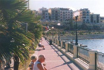 The Mediterranea Hotel & Suites St. Paul's Bay Exteriör bild